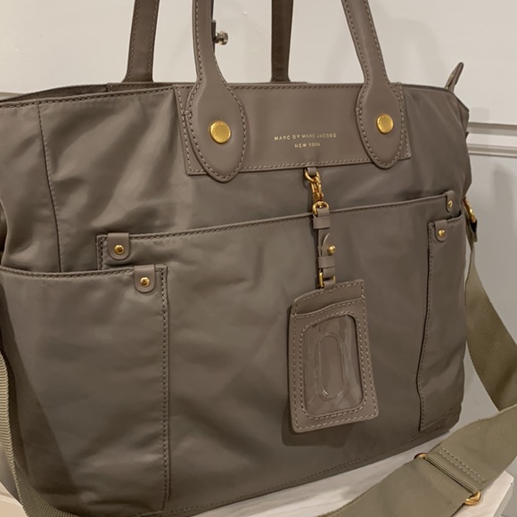 Marc Jacobs Handbags - Marc Jacobs Extra Large Preppy Nylon Eliza Baby/Diaper Tote Bag